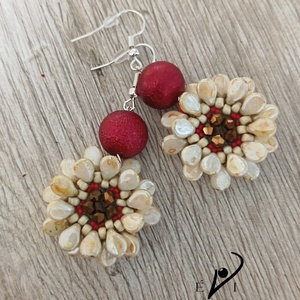 Bordó és elefántcsont színű virág fülbevaló - ékszer - fülbevaló - lógós kerek fülbevaló - Meska.hu Bordó és elefántcsont színű virág fülbevaló - ékszer - fülbevaló - lógós kerek fülbevaló - Meska.hu
