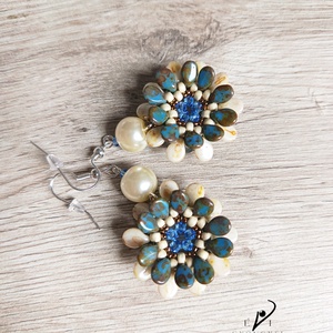 Kék és elefántcsont színű virág fülbevaló - ékszer - fülbevaló - lógós kerek fülbevaló - Meska.hu Kék és elefántcsont színű virág fülbevaló - ékszer - fülbevaló - lógós kerek fülbevaló - Meska.hu