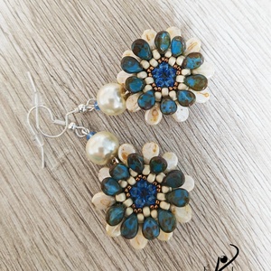 Kék és elefántcsont színű virág fülbevaló - Meska.hu