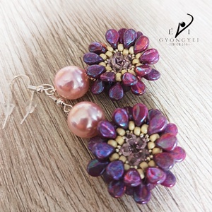 Bíborlila színű virág fülbevaló - ékszer - fülbevaló - lógós kerek fülbevaló - Meska.hu
