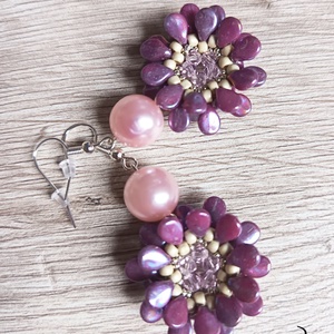 Bíborlila színű virág fülbevaló - ékszer - fülbevaló - lógós kerek fülbevaló - Meska.hu