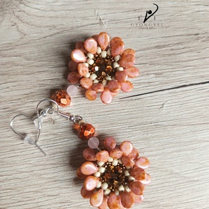 Lazac színű virág fülbevaló - ékszer - fülbevaló - lógós kerek fülbevaló - Meska.hu