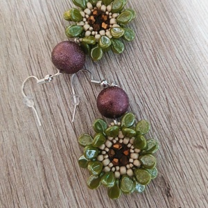 Zöld virág fülbevaló - ékszer - fülbevaló - lógós kerek fülbevaló - Meska.hu