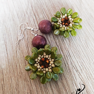 Zöld virág fülbevaló - ékszer - fülbevaló - lógós kerek fülbevaló - Meska.hu