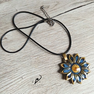 Búzavirág porcelánmedál  - ékszer - nyaklánc - medálos nyaklánc - Meska.hu