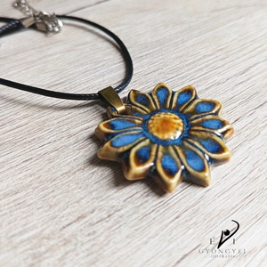 Búzavirág porcelánmedál  - ékszer - nyaklánc - medálos nyaklánc - Meska.hu