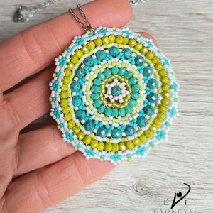 India medál türkiz és békazöld színben, Ékszer, Nyaklánc, Medál, Ékszerkészítés, Gyöngyfűzés, gyöngyhímzés, MESKA