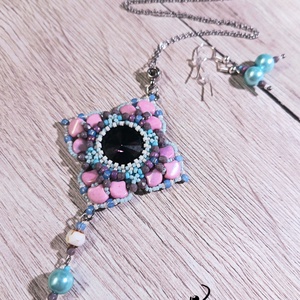 Liláskék Antonella medál, Ékszer, Nyaklánc, Medál, Ékszerkészítés, Gyöngyfűzés, gyöngyhímzés, MESKA