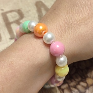 Színes gyöngyös karkötő  - esküvő - ékszer - karkötő & csuklódísz - Meska.hu