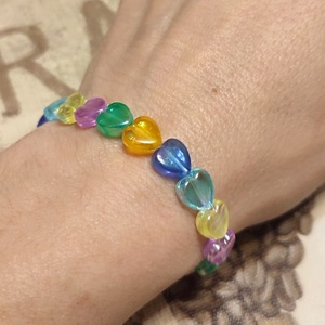 Szívecskés karkötő  - ékszer - karkötő - gyöngyös karkötő - Meska.hu