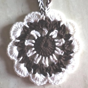 Horgolt virágos nyaklánc , Ékszer, Nyaklánc, Medál, Ékszerkészítés, Horgolás, MESKA