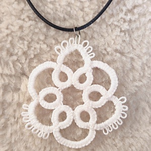 Hajócsipke nyaklánc , Ékszer, Nyaklánc, Medálos nyaklánc, Csipkekészítés, Ékszerkészítés, MESKA