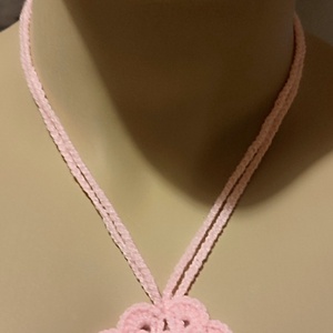 Horgolt virágos nyaklánc  - ékszer - nyaklánc - medálos nyaklánc - Meska.hu