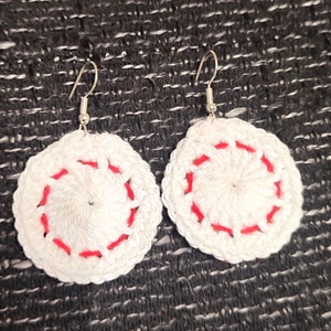 Horgolt fülbevaló , Ékszer, Fülbevaló, Fülékszer, Ékszerkészítés, Horgolás, Szép, egyszerű horgolt fülbevaló. Mérete akasztó nélkül: 3,5 cm. Keményített. , MESKA