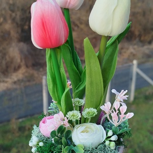 Tulipános asztaldísz, Otthon & Életmód, Dekoráció, Asztal és polc dekoráció, Asztaldísz, Virágkötés, MESKA