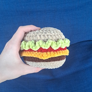 ?Horgolt hamburger?, Játék & Sport, Plüssállat & Játékfigura, Ember, Horgolás, ? Horgolt hamburger ?

Egy igazán különleges és vidám, kézzel horgolt hamburger, amely garantáltan ..., MESKA