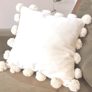 Elegánsan bohém hippi stílusú dekorpárna 45x45cm, Óriás pompomos marokkói stílusú, bohém díszpárnahuzat  - otthon & életmód - lakástextil - párna & párnahuzat - Meska.hu