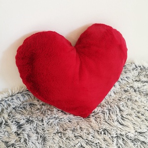 Piros plüss szív formájú díszpárna, Valentin napi ajándék, Anyák napja, Valentin napra, Szerelmes ajándék (kb 40x40 cm) - Meska.hu