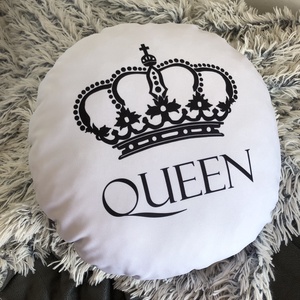 Queen grafikás körpárna, csajos szoba díszpárna, dekorparna - otthon & lakás - lakástextil - párna & párnahuzat - Meska.hu