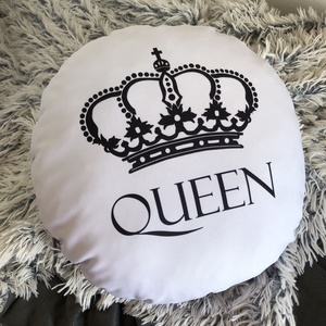 Queen grafikás körpárna, csajos szoba díszpárna, dekorparna - otthon & életmód - lakástextil - párna & párnahuzat - Meska.hu