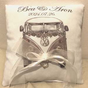 Gyűrűpárna esküvőre, retro buszos minta, selyemszalagokkal, középre helyezhetők a gyűrűk, elegáns gyűrűpárna - esküvő - kiegészítők - gyűrűtartó & gyűrűpárna - Meska.hu