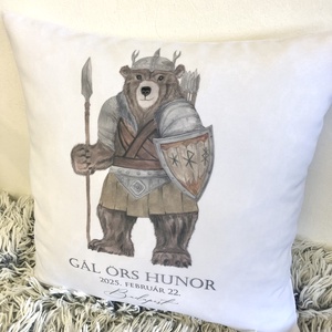 Babaváró viking maci keresztelőre, medve születési ajándék emlékőr párna egyedi adatokkal, keresztelőre, Babaszoba dekor - otthon & életmód - babaszoba, gyerekszoba - gyerek díszpárna - Meska.hu