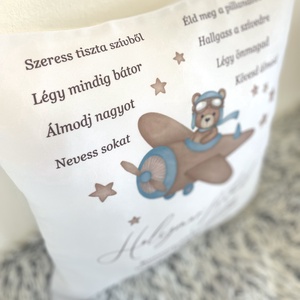 Egyedi születési keresztelői macis párna, Neves ajándék, Medve grafikás dekorpárna, babaszoba dekor, huzat+belső - karácsony - mikulás - mikulás ajándékok - Meska.hu