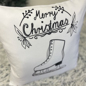 Jégkorcsolya karácsonyi ajándék, Dekorpárna korcsolyázó szarvas hópelyhekkel, huzat + belső párna, Mikulás - karácsony - karácsonyi lakásdekoráció - karácsonyi lakásdíszek - Meska.hu