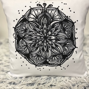 Mandalás színezhető díszpárna, mandala grafikával, párnahuzat + belső párna - otthon & életmód - lakástextil - párna & párnahuzat - díszpárna (belsővel együtt) - Meska.hu