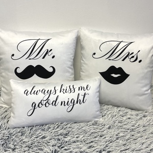 Mr. és Mrs. Plüss-bársony egyedi párna szett Esküvőre, Évfordulóra, Valentin napra pároknak, páros ajándék, huzat+belsől, Esküvő, Emlék & Ajándék, Nászajándék, Esküvői párna, Varrás, Festészet, MESKA
