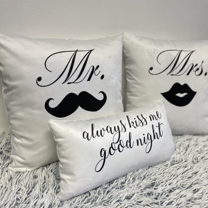 Mr. és Mrs. Plüss-bársony egyedi párna szett Esküvőre, Évfordulóra, Valentin napra pároknak, páros ajándék, huzat+belsől - esküvő - emlék & ajándék - nászajándék - esküvői párna - Meska.hu