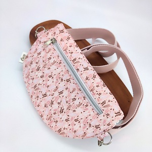 Mia crossbody, rózsaszín alapon barnás levelek övtáska - táska & tok - övtáska - Meska.hu
