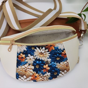 Mia crossbody,  ekrü textilbőr kék virágok övtáska - táska & tok - övtáska - Meska.hu