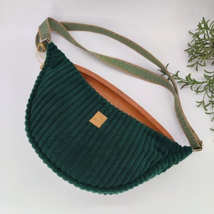 Moon crossbody, smaragdzöld , Táska & Tok, Kézitáska & válltáska, Vállon átvethető táska, Varrás, MESKA