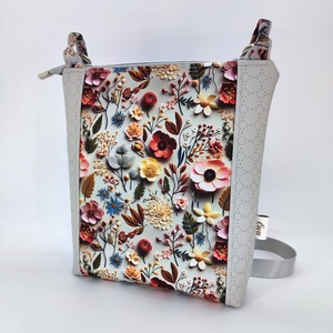 Lady oldaltáska S, virágos ezüst textilbőrrel, Táska & Tok, Kézitáska & válltáska, Válltáska, Varrás, MESKA