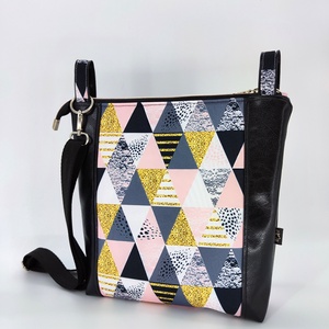 Lady oldaltáska S,  rózsaszín szürke háromszögek fekete textilbőrrel, Táska & Tok, Kézitáska & válltáska, Válltáska, Varrás, MESKA