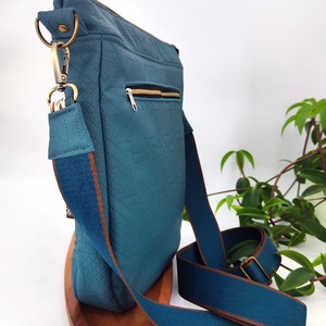 Léna oldaltáska -  petrol textilbőr gombákkal Médium méret - táska & tok - kézitáska & válltáska - vállon átvethető táska - Meska.hu