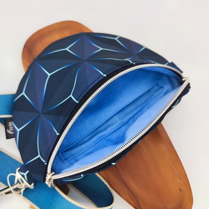 Aldda övtáska, crossbody, kék geometriai 3D minta - táska & tok - övtáska - Meska.hu
