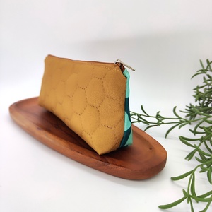 Tolltartó / neszeszer zöld-arany, bronz háromszög minta - otthon & életmód - papír, írószer - tolltartó & ceruzatekercs - Meska.hu