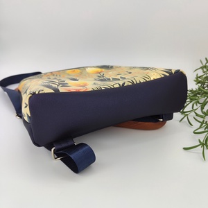 Útravaló hátizsák S méret kék sárga mezei virágok minta - táska & tok - hátizsák - kishátizsák - Meska.hu