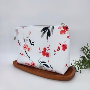 Kalandor cipzáras tároló utazó neszesszer XL méret, fehér alapon cseresznyevirág - táska & tok - neszesszer - Meska.hu