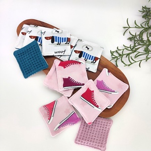 Mosható arctisztító korong -Vidám minta - Színes tornacipő - Tacskós - szépségápolás - arcápolás - arctisztító korong - Meska.hu