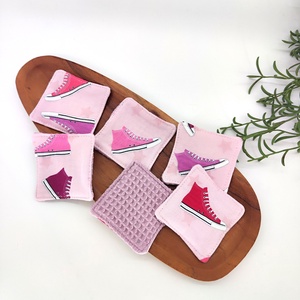 Mosható arctisztító korong -Vidám minta - Színes tornacipő - Tacskós - szépségápolás - arcápolás - arctisztító korong - Meska.hu