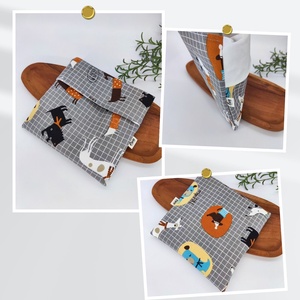 Tízórais / Uzsis zsák Kutyás minta - Fekete natúr alapon, Kockás alapon színes kutya, Színes tacskók - táska & tok - uzsonna- & ebéd tartó - szendvics csomagoló - Meska.hu