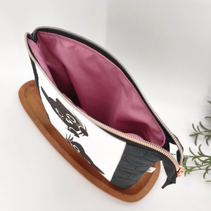 Bella utazó neszesszer / fekete cicák fehér alapon minta             - táska & tok - neszesszer - Meska.hu