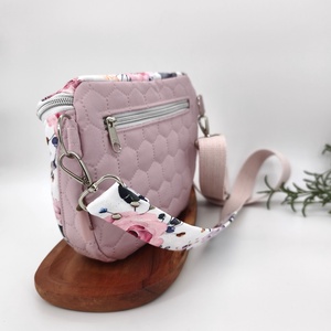 Emily crossbody / oldaltáska Virágok mályva hátoldal kisebb fazon - táska & tok - kézitáska & válltáska - vállon átvethető táska - Meska.hu