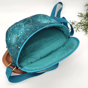 Emily crossbody / oldaltáska Türkizzöld virágok kisebb fazon - táska & tok - kézitáska & válltáska - vállon átvethető táska - Meska.hu