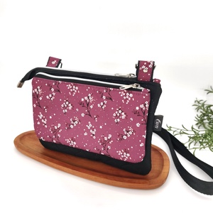 Ikertáska - dupla rekesszel, mályva alapon virágok, fekete alap - Meska.hu