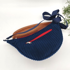 Moon crossbody, smaragdzöld, kék és  piros minta  - táska & tok - kézitáska & válltáska - vállon átvethető táska - Meska.hu