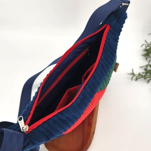 Moon crossbody, smaragdzöld, kék és  piros minta  - táska & tok - kézitáska & válltáska - vállon átvethető táska - Meska.hu